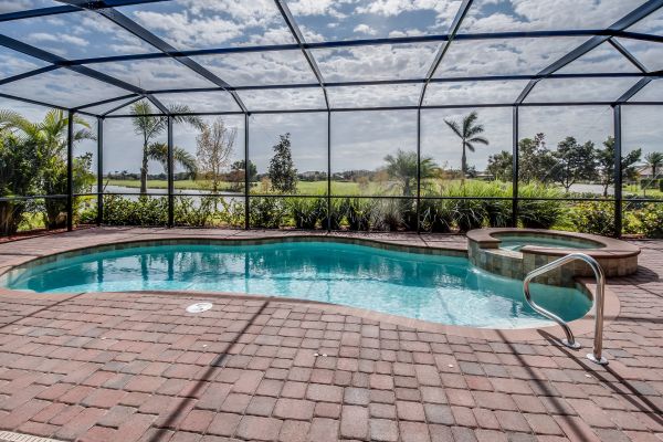 Pool Enclosure Cleaning in Georgetown